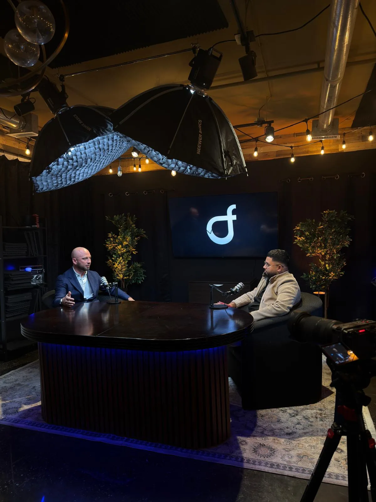 Richard Avileli and Merlin Obrecht on the Episode 001 set